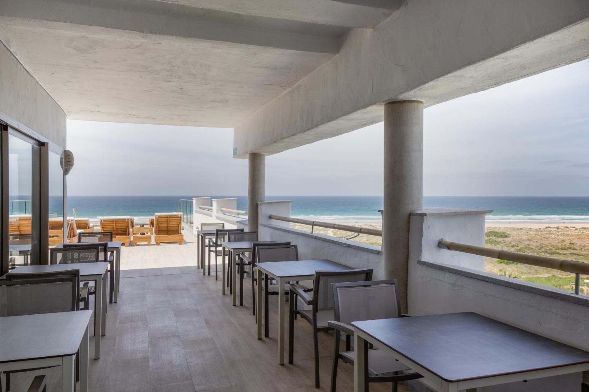 Zahara Beach & Spa By Qhotels - Adults Recommended Zahara de los Atunes Extérieur photo The beach at the hotel