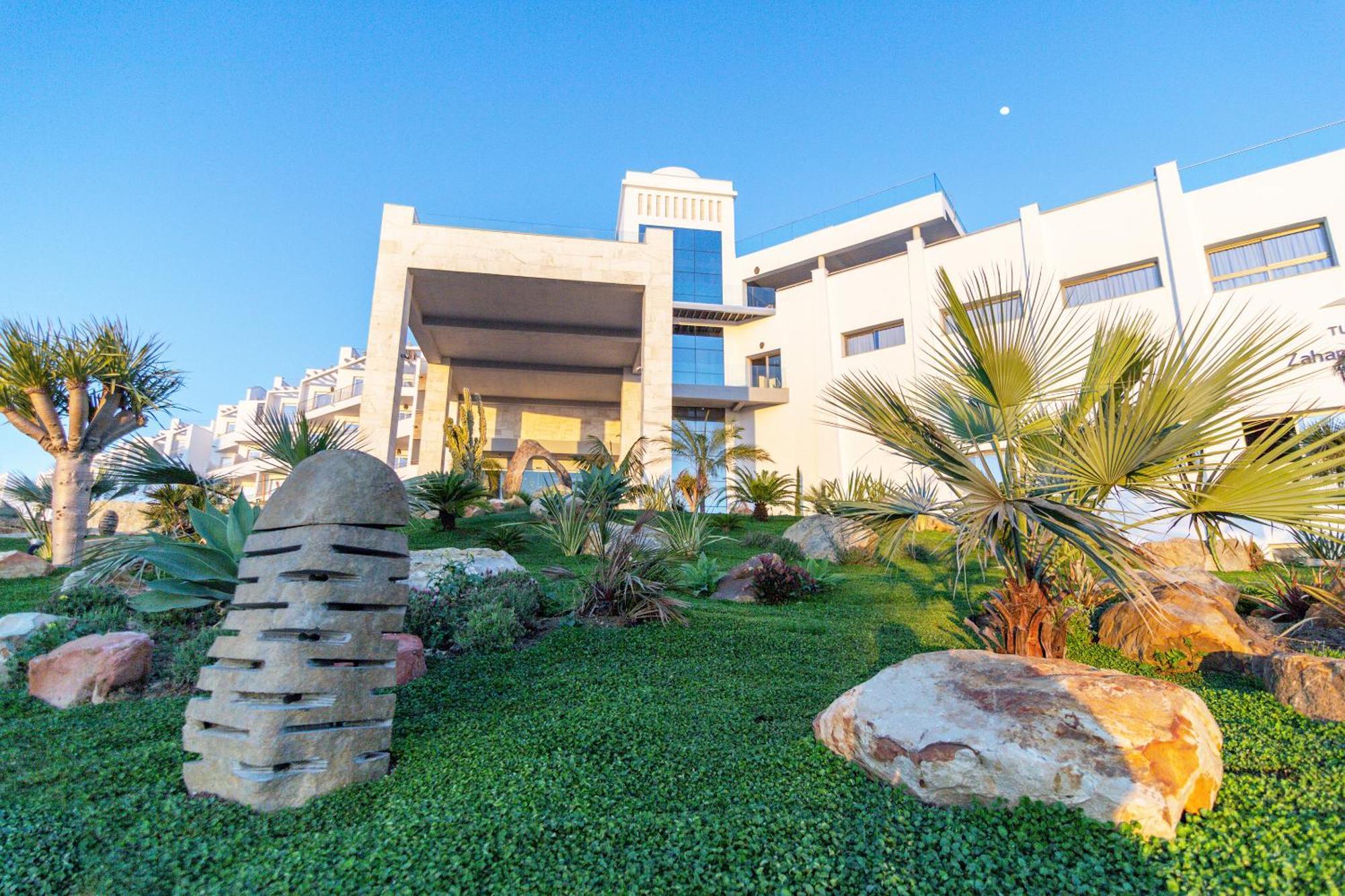 Zahara Beach & Spa By Qhotels - Adults Recommended Zahara de los Atunes Extérieur photo The main building of the university