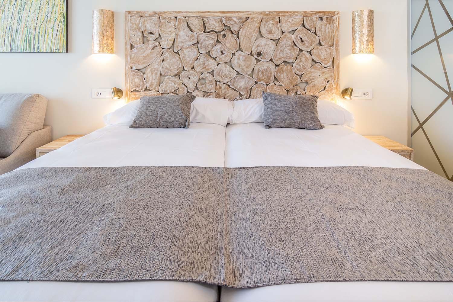 Zahara Beach & Spa By Qhotels - Adults Recommended Zahara de los Atunes Chambre photo A bed with a bed valance