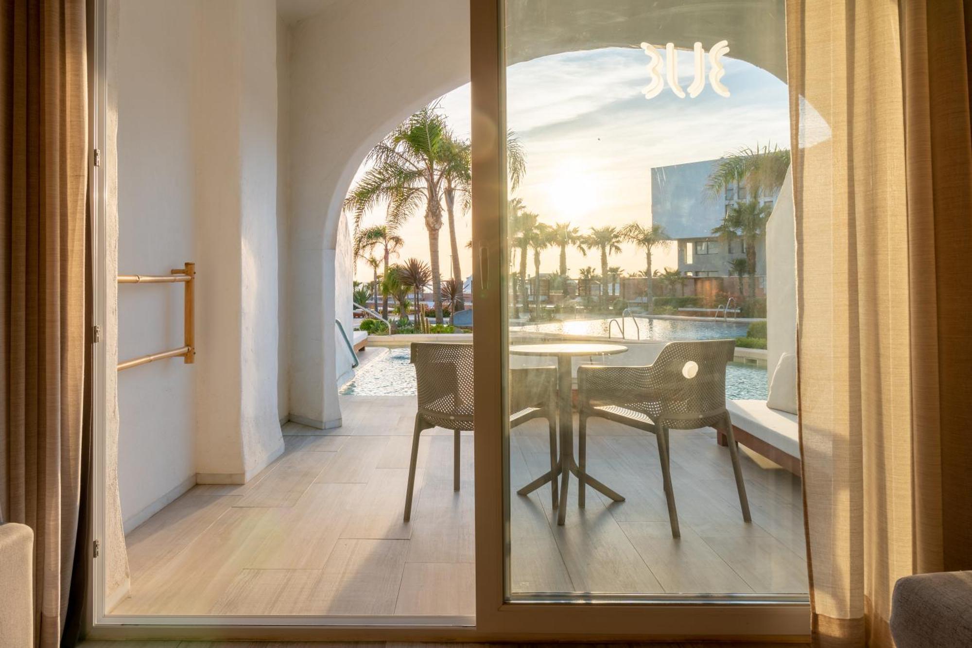 Zahara Beach & Spa By Qhotels - Adults Recommended Zahara de los Atunes Extérieur photo A view of the pool from a guest room
