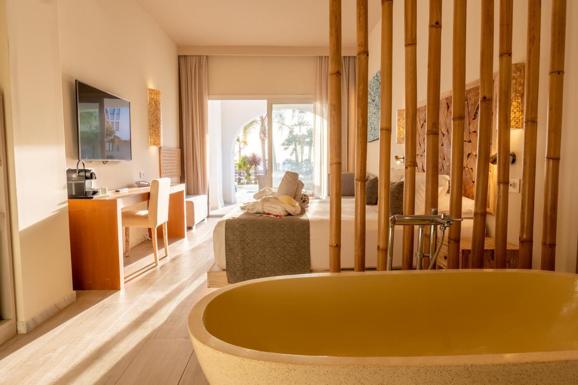 Zahara Beach & Spa By Qhotels - Adults Recommended Zahara de los Atunes Extérieur photo Deluxe Room