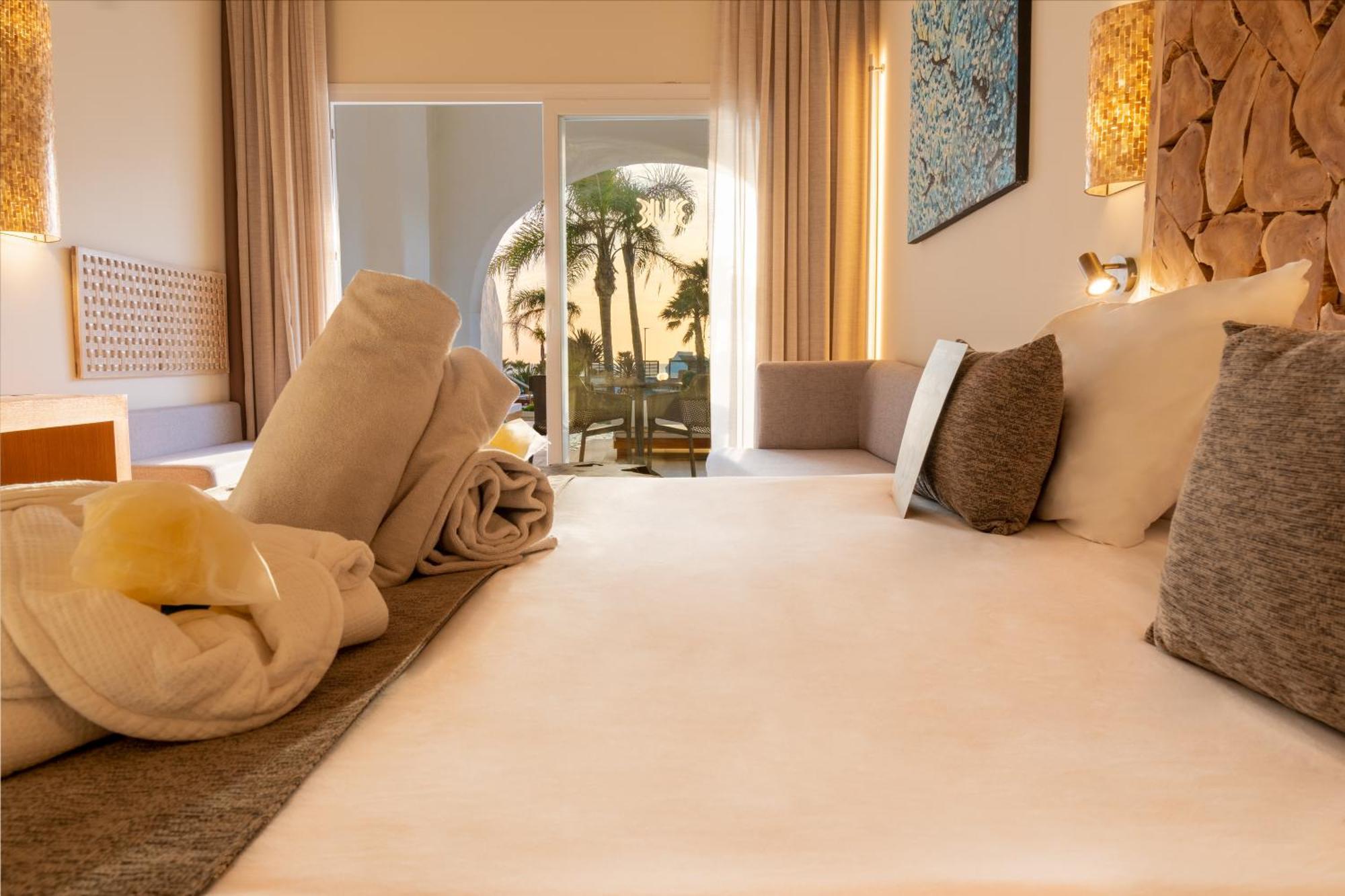 Zahara Beach & Spa By Qhotels - Adults Recommended Zahara de los Atunes Extérieur photo A room at the hotel