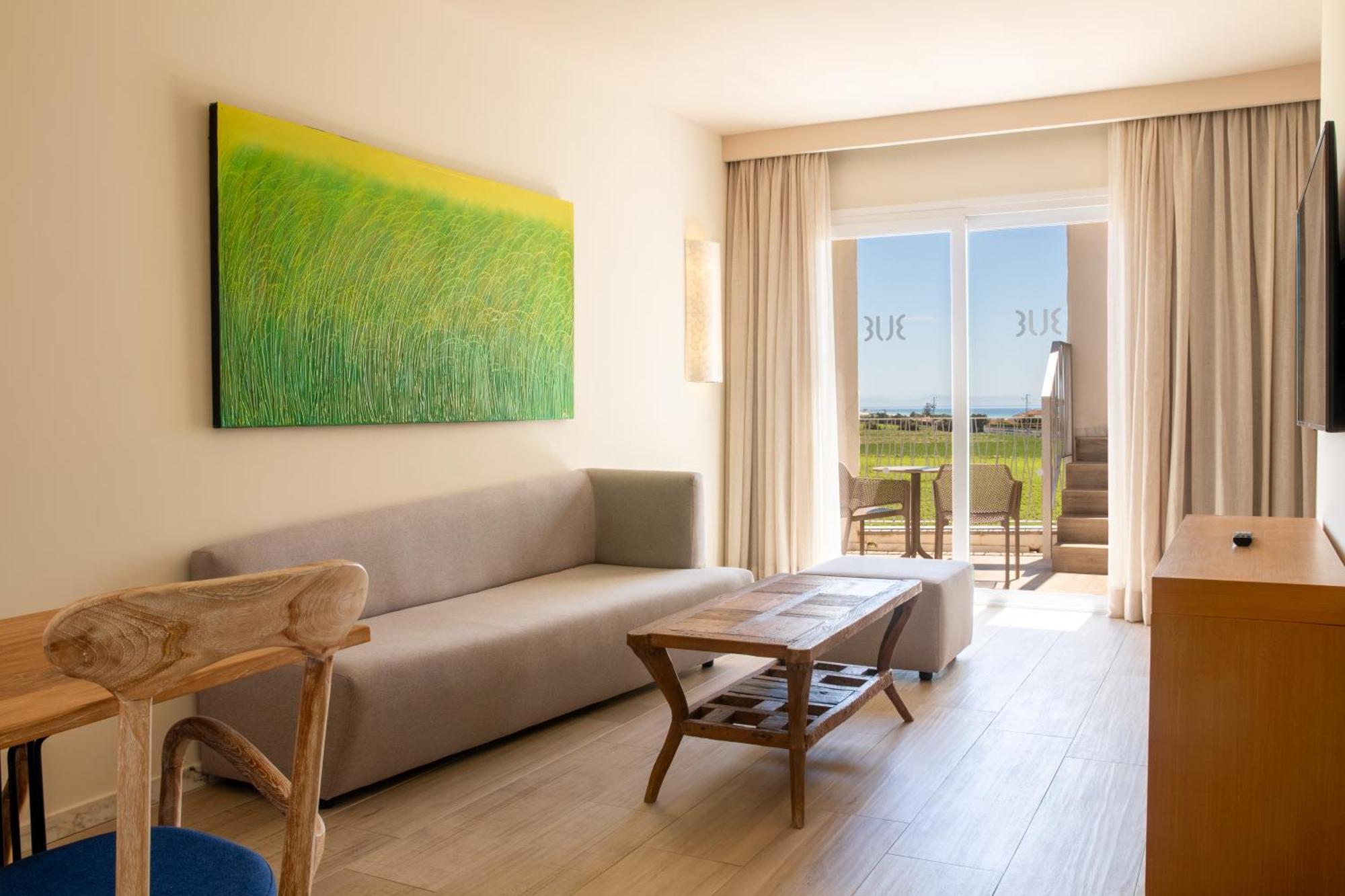 Zahara Beach & Spa By Qhotels - Adults Recommended Zahara de los Atunes Extérieur photo A living room in a hotel