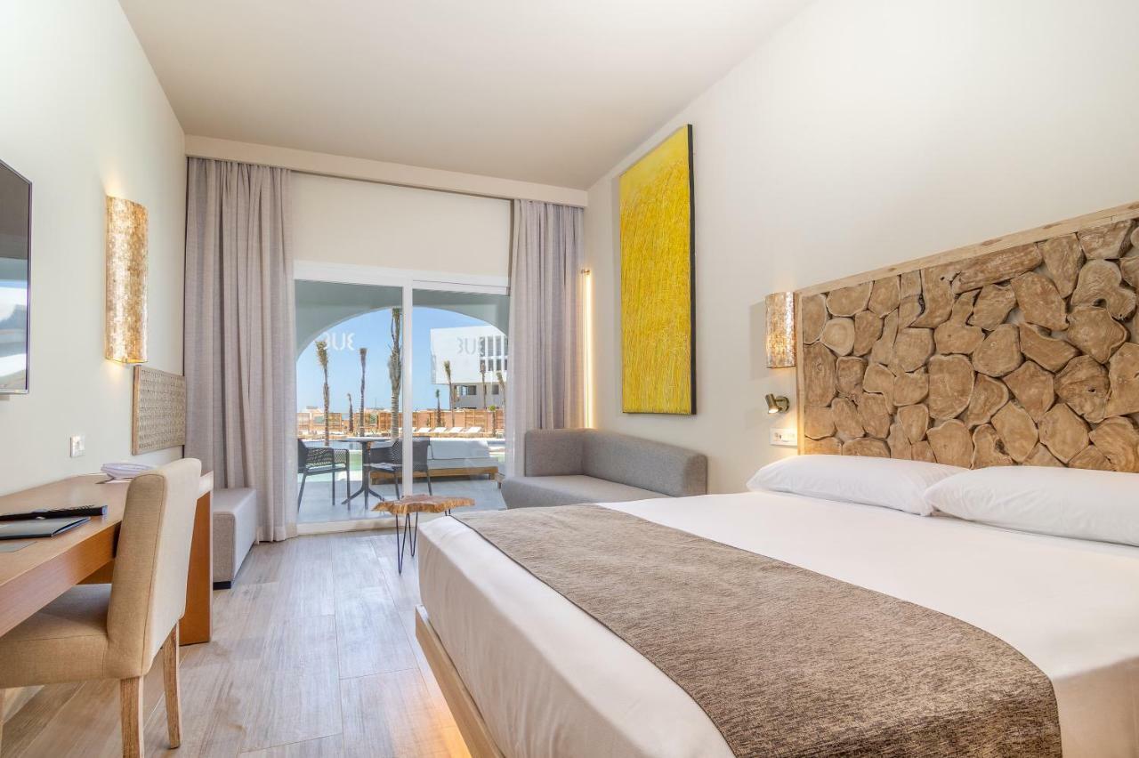 Zahara Beach & Spa By Qhotels - Adults Recommended Zahara de los Atunes Extérieur photo A room at the hotel